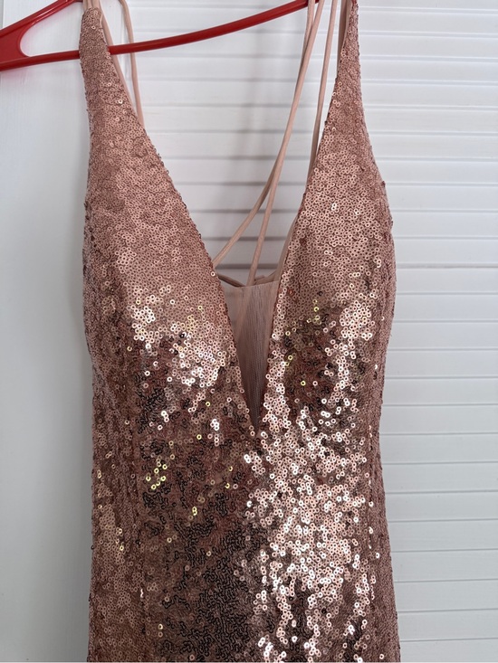 Dave & Johnny Dresses & Skirts - Dave & Johnny Rose Gold Sequin V-Neck Prom Dress